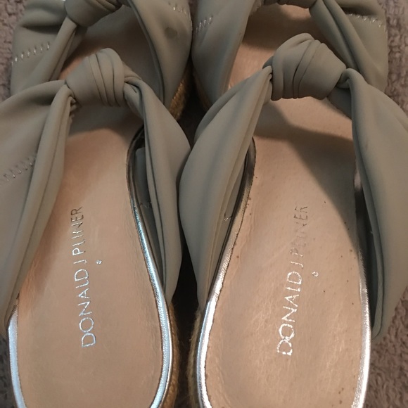 Donald J Pliner Wedge platform Sandle - Picture 2 of 4